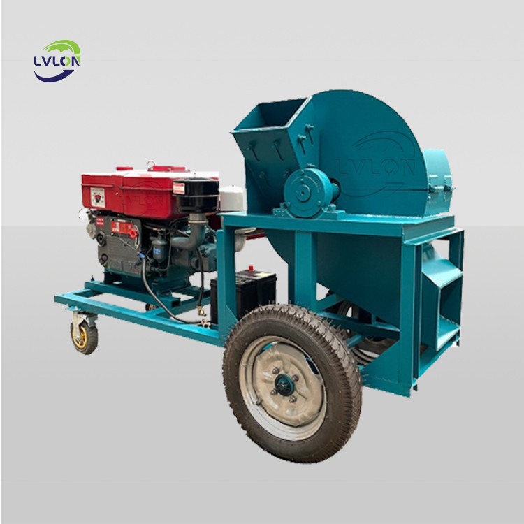 7-420-side-of-Large-wood-chipper